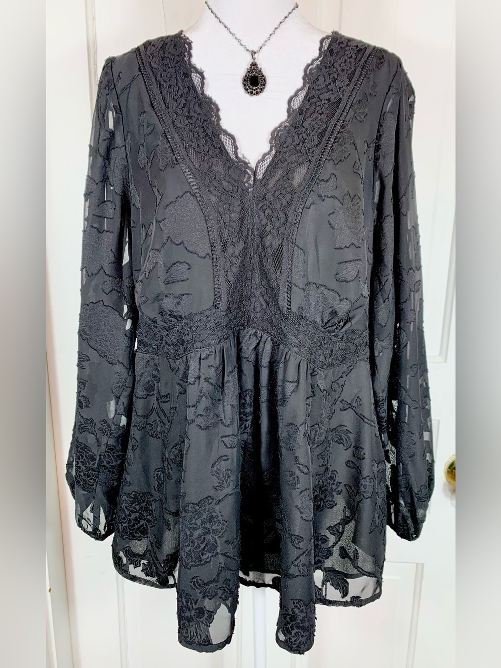 Torrid Babydoll Clip-Floral Long-Sleeve V-Neck Lace-Trimmed Lined Black Blouse